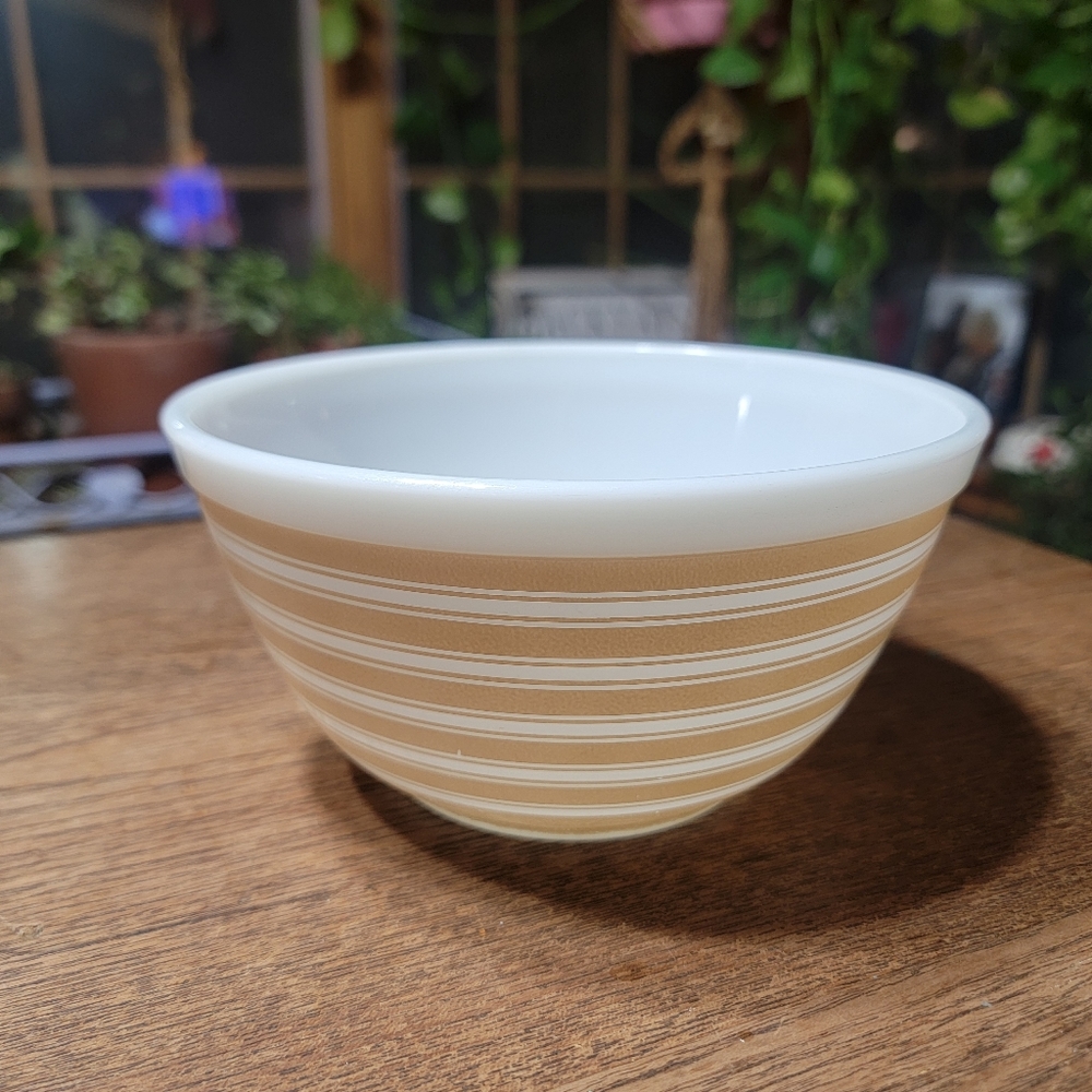 [Pyrex] Tan Stripe 402
